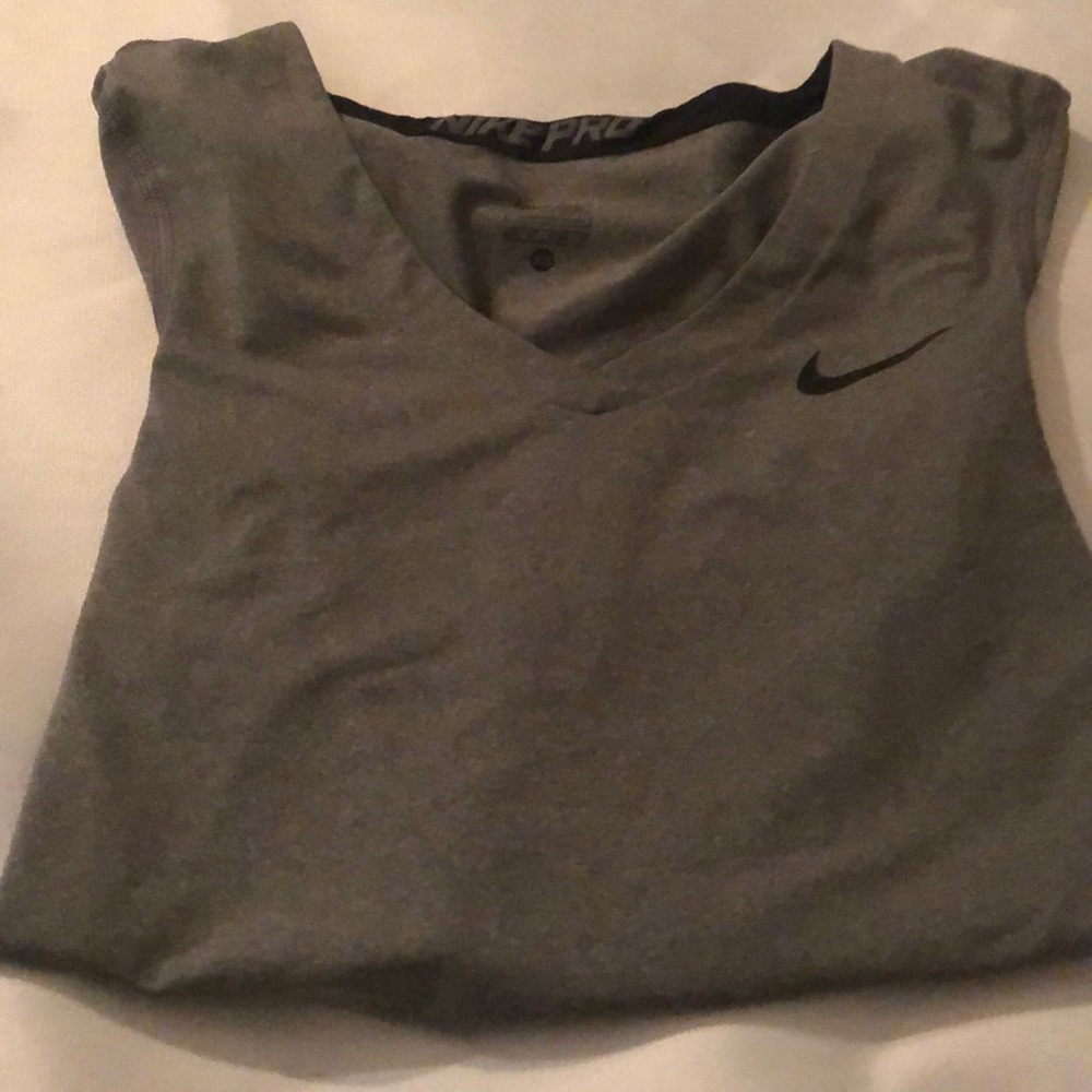 Nike Top - Picture 2 of 3
